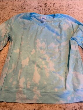 Time and Tru Blue and White Tie-Dye Pullover Sweatshirt